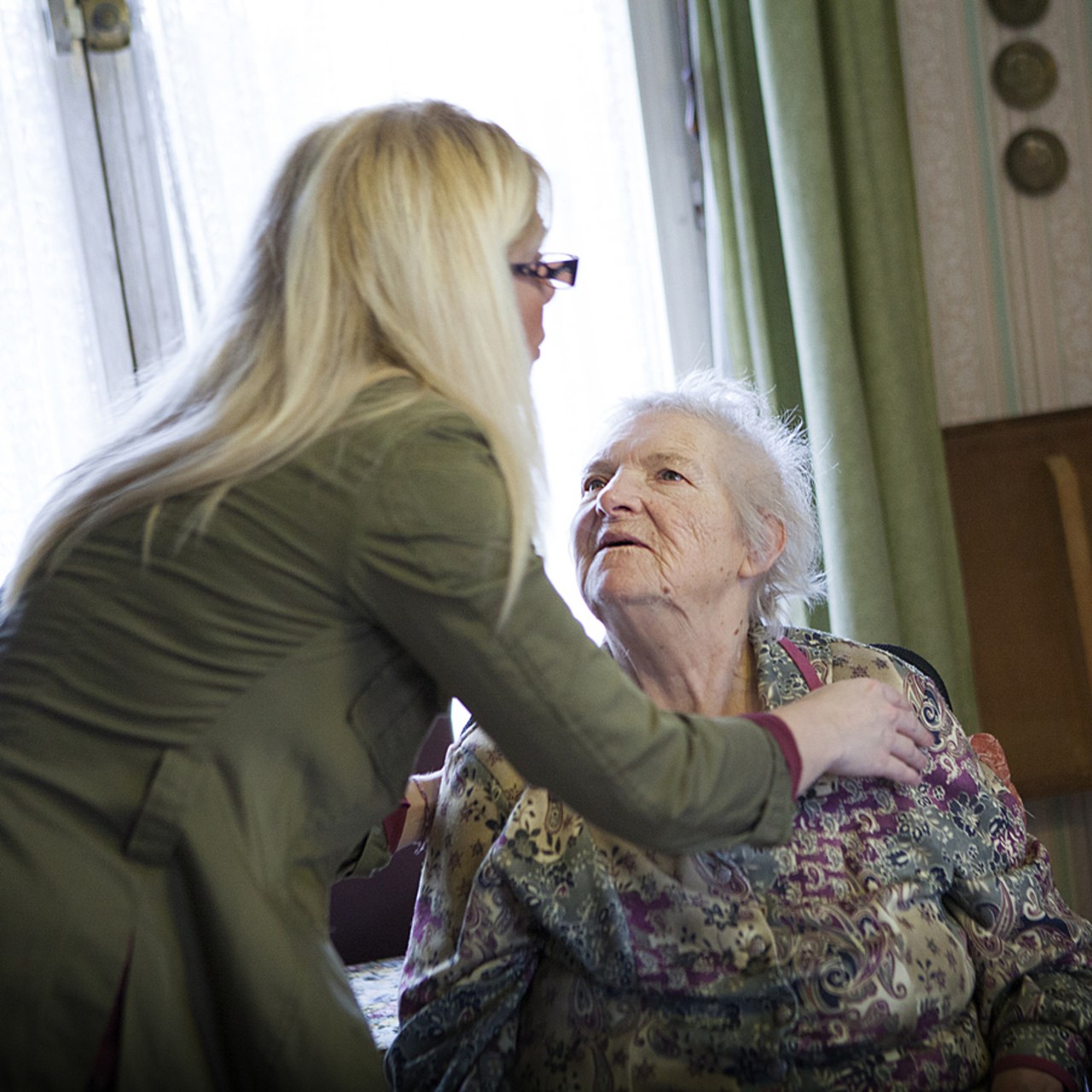 L'évaluation au domicile doit permettre de repérer les signes de fragilité, de perte d'autonomie et d'isolement de la personne. (Amélie Benoist/Image Point FR/BSIP)