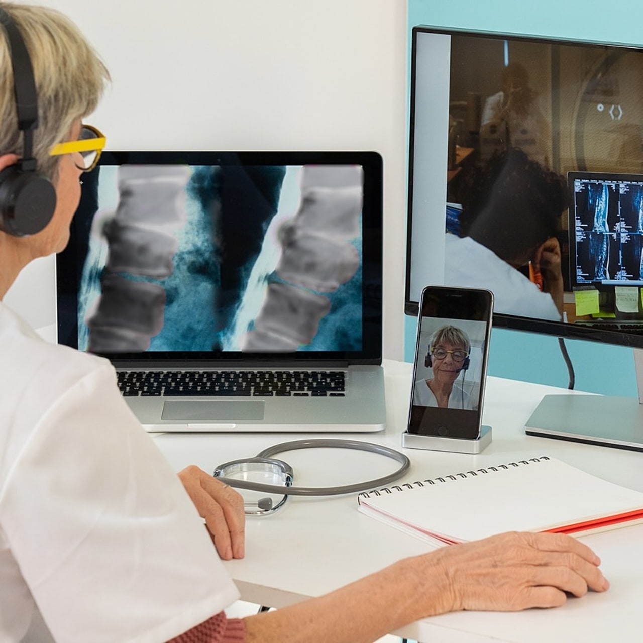 Le dispositif de télé-expertise du GHT d'Armor repose sur la solution Omnidoc. Le coût de l'abonnement s'élève à 20 € par médecin et par mois, en sachant que l'avis hospitalier est valorisé 20 € et que le requérant libéral perçoit 10 €. (Collanges/Image Point FR/BSIP)