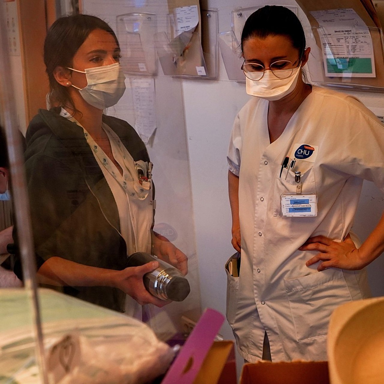 Sur les ressources humaines, les hôpitaux et Ehpad publics observent de "premiers effets" positifs des politiques d'attractivité menées à l'égard des personnels non médicaux. Il est en revanche "prématuré" d'escompter un quelconque effet sur les ouvertures de lits. (Tremelet/Image Point FR/BSIP)