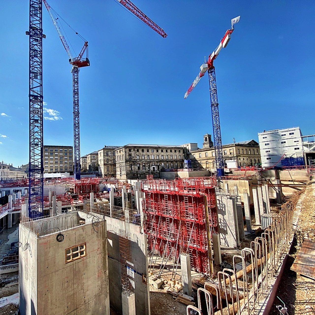 À Lariboisière, les travaux de gros œuvre amorcés au printemps doivent s'achever en novembre 2024 puis laisser place à treize mois de clos et couvert et dix-neuf mois pour corps d'état techniques et architecturaux. (Thomas Quéguiner/Hospimedia)
