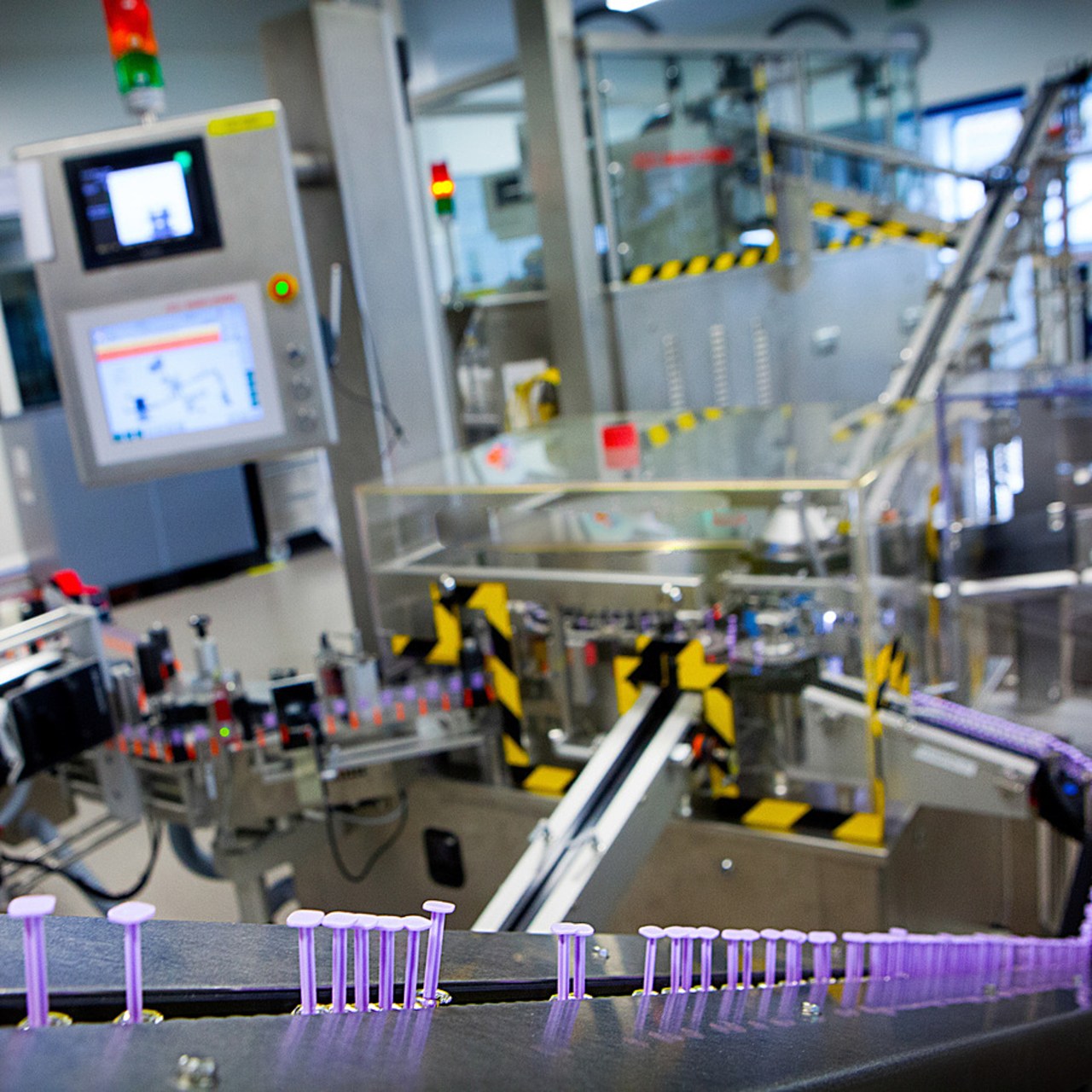 L'industrie pharmaceutique s'est engagée dans la réduction puis la sortie des emballages plastiques à usage unique. (Amélie Benoist/Image point FR/BSIP)