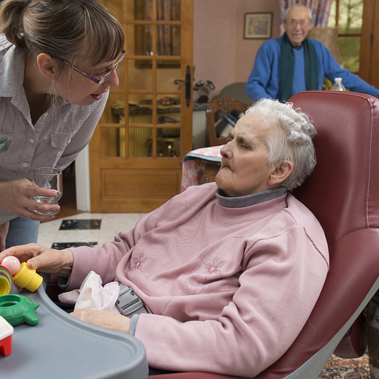 En 2024, devrait être déployée l'assurance vieillesse des aidants qui  doit permettre aux personnes contraintes de cesser une activité professionnelle de valider des périodes cotisées de retraite. (Astier/BSIP)
