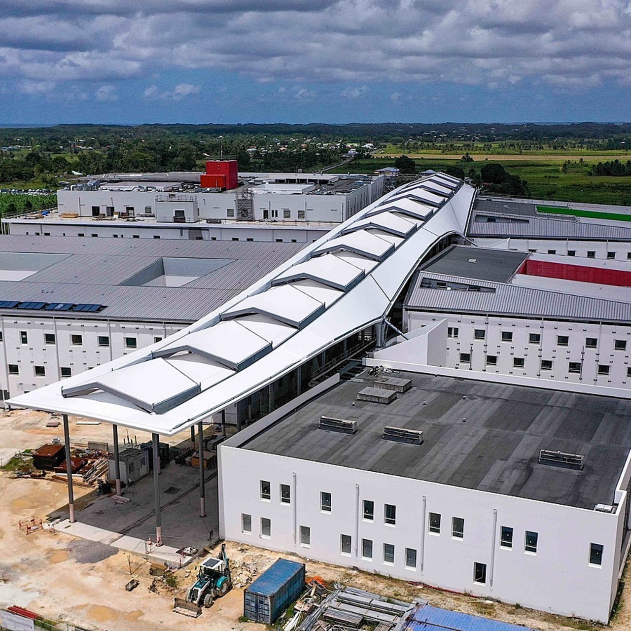 Début avril, la marche à blanc pourra s'engager sur le site du nouveau CHU de Guadeloupe, c'est-à-dire l'installation des équipements, les tests et la finalisation des futures organisations. Cette phase perdurera jusqu'à fin août, juste avant que ne commencent les premiers transferts. (CHU Guadeloupe)