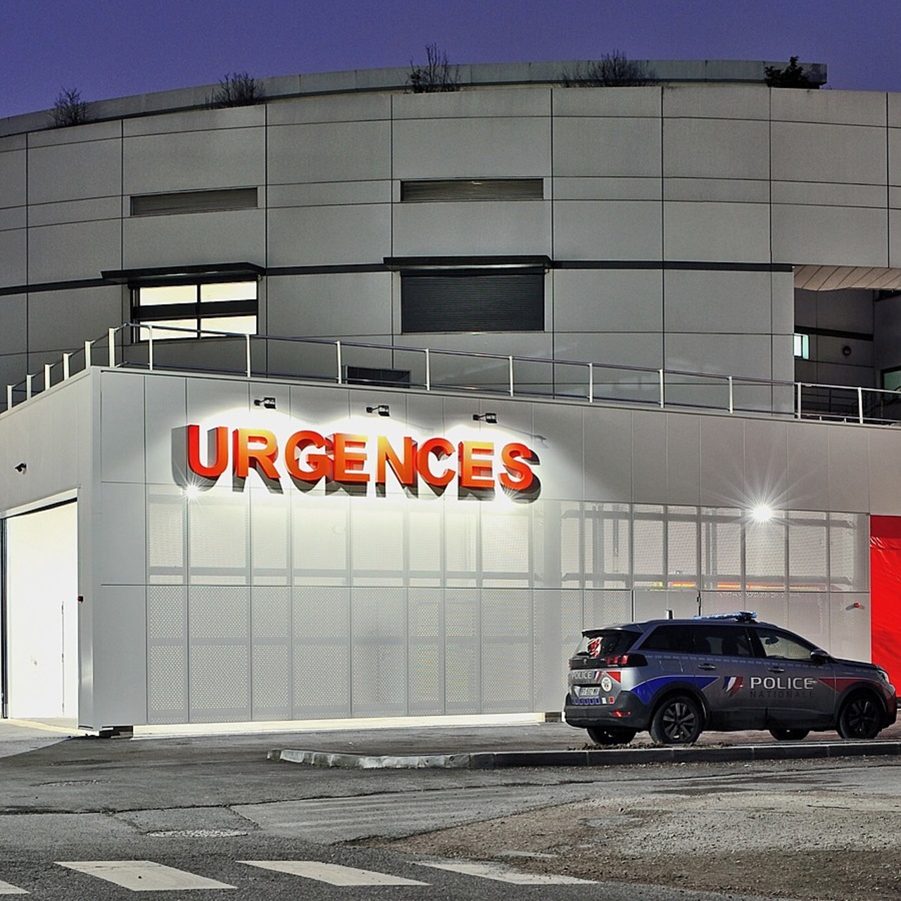 Les nouveaux espaces des urgences permettent désormais de disposer de locaux agrandis, rénovés, lumineux, ergonomiques et fonctionnels pour un total de passages qui atteint aujourd'hui les 90 000 sur l'établissement. (Benoît Ravier-Bollard)