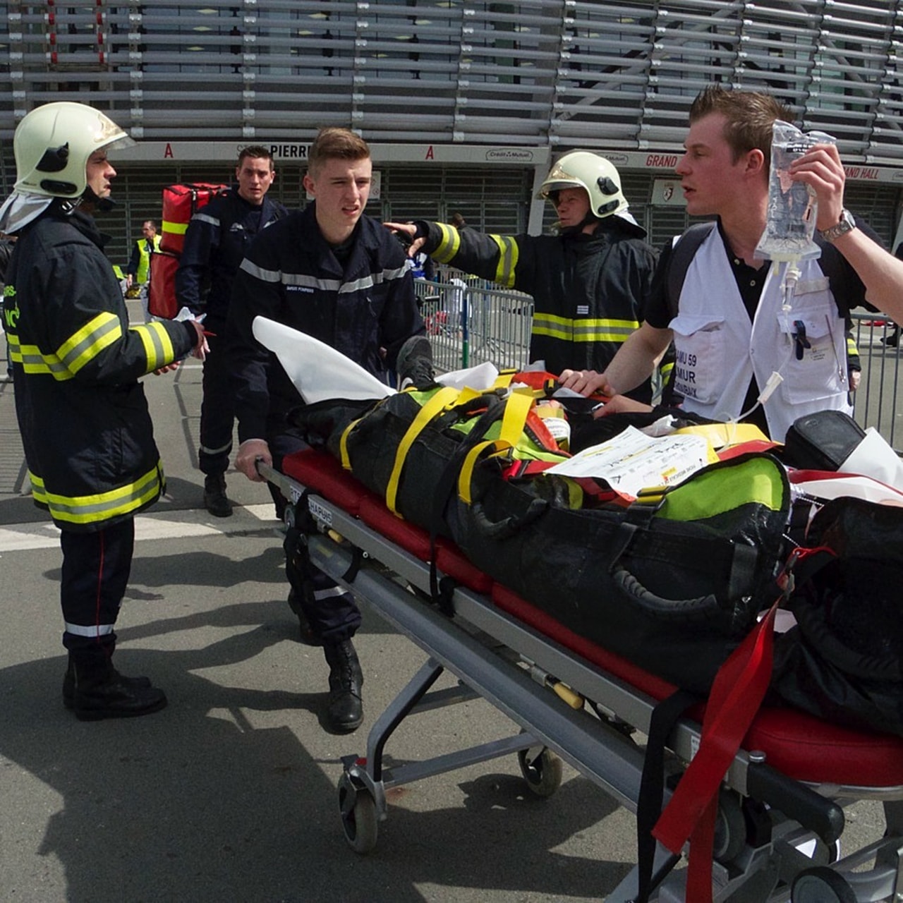 En situation sanitaire exceptionnelle, la priorisation se commue en triage et se doit de marier dans un juste équilibre éthique les approches égalitariste et utilitariste pour sauver le plus de vies possibles. (Clémence Nayrac/Géraldine Tribault/Hospimedia)