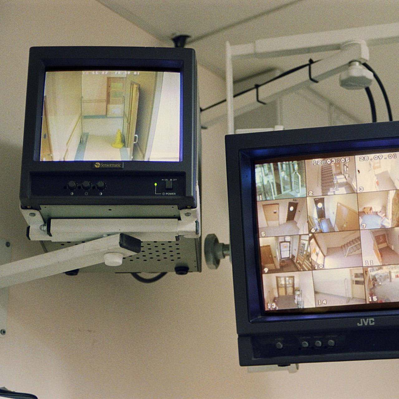 La présence d'un dispositif de vidéosurveillance dans les chambres d'Ehpad doit être bien plus strictement encadrée que la présence de caméras dans les lieux ouverts au public. (John Birdsall/BSIP)