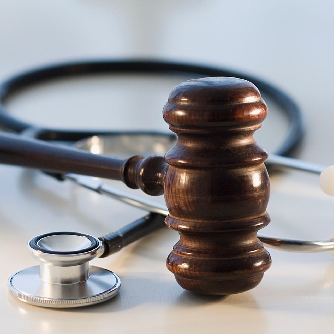 À l'aune des interprétations jurisprudentielles, la circulaire récapitule aux dirigeants de la fonction publique hospitalière les attendus de la protection fonctionnelle, afin qu'en retour ils acculturent leurs personnels à la demander en cas de besoin. (Tetra/BSIP)