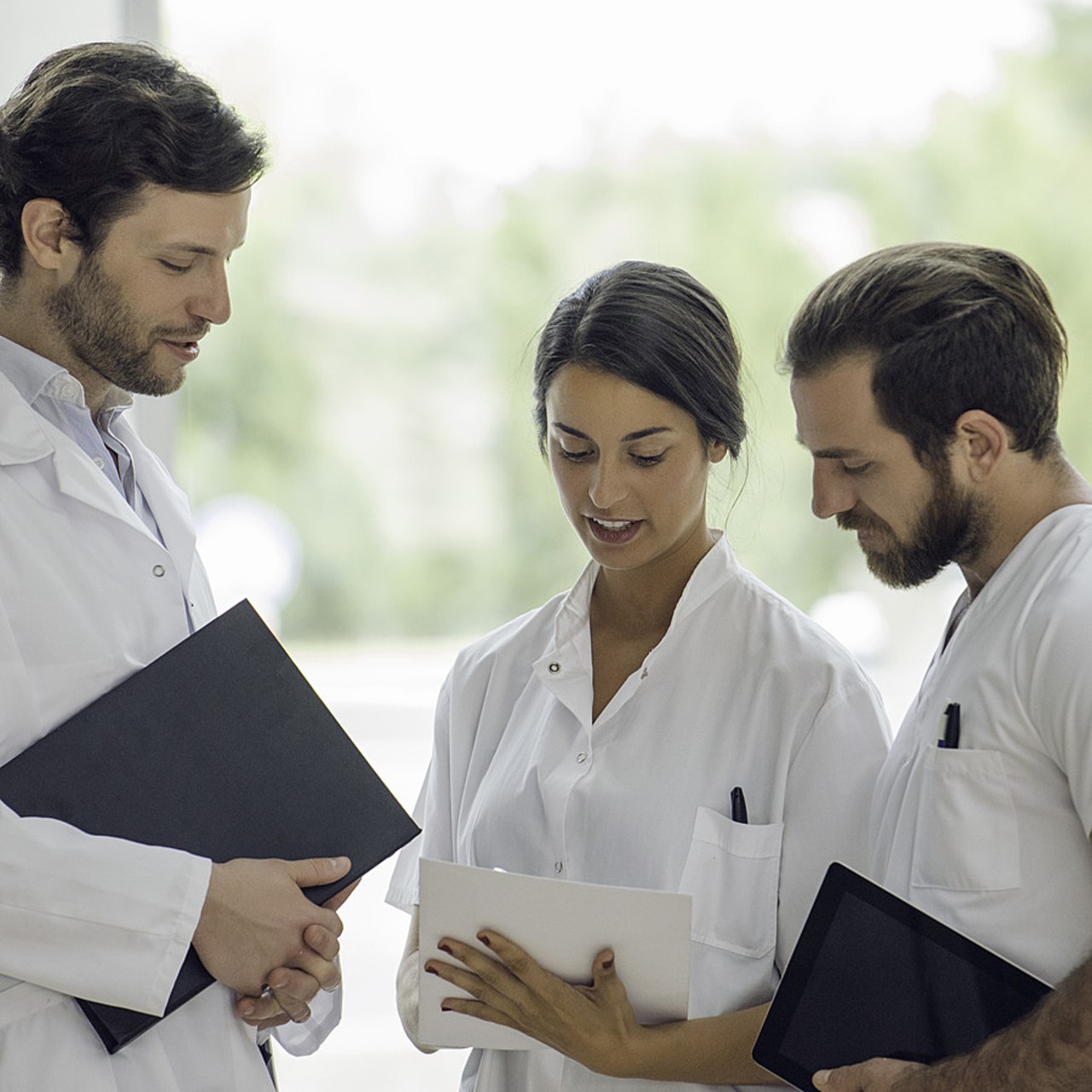 À Rouen par exemple, le suivi à domicile par un IPA est décidé lors d'un staff pluridisciplinaire. (Altopress/Photoalto/BSIP)