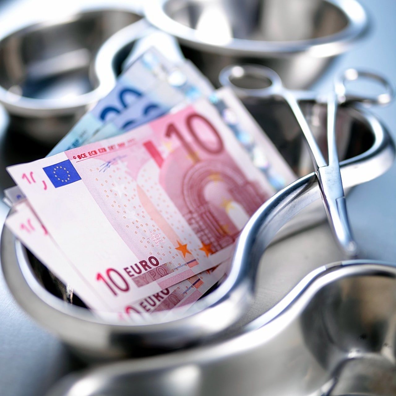 Après deux années sans mesure d'efficience, les établissements de santé se voient appliquer cette année 634 M€ de mesures d'économies portant directement sur leurs ressources. (SPL/Adam Gault/BSIP)