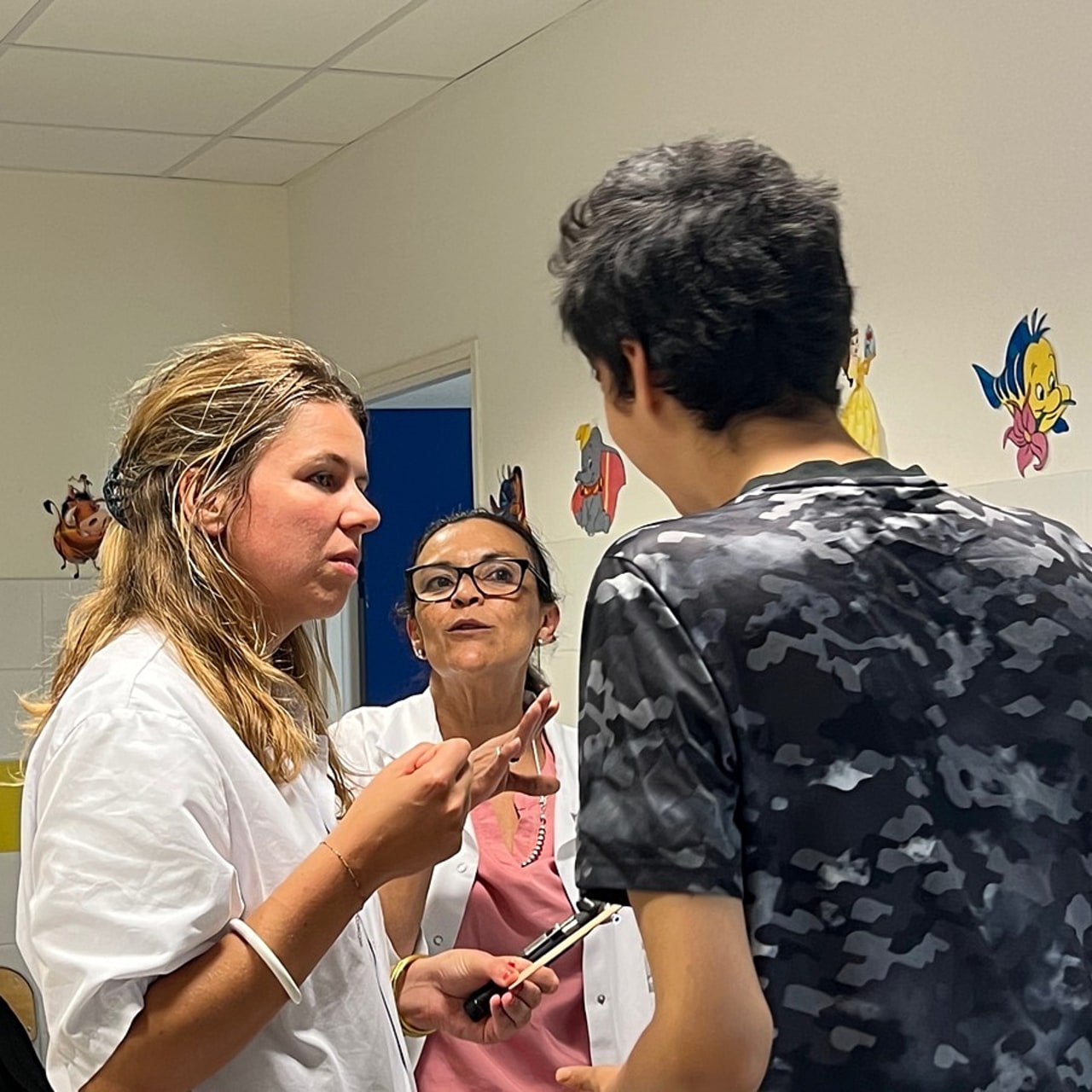 L'équipe soignante de la clinique se déplace si besoin dans les établissements médico-sociaux. (Emmanuelle Deleplace/Hospimedia)