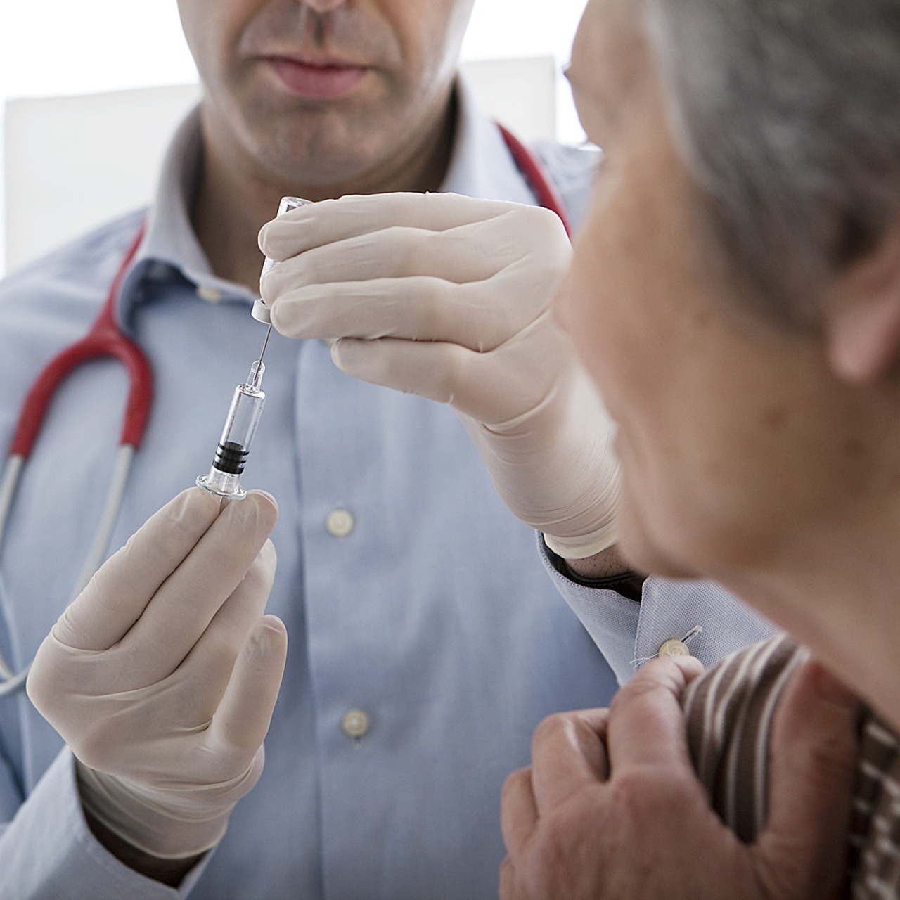 La HAS recommande les vaccins Arexvy et Abrysvo, nouvellement autorisés, dans la stratégie de prévention des infections par le virus respiratoire syncytial. (Bruno/Image Point FR/BSIP)