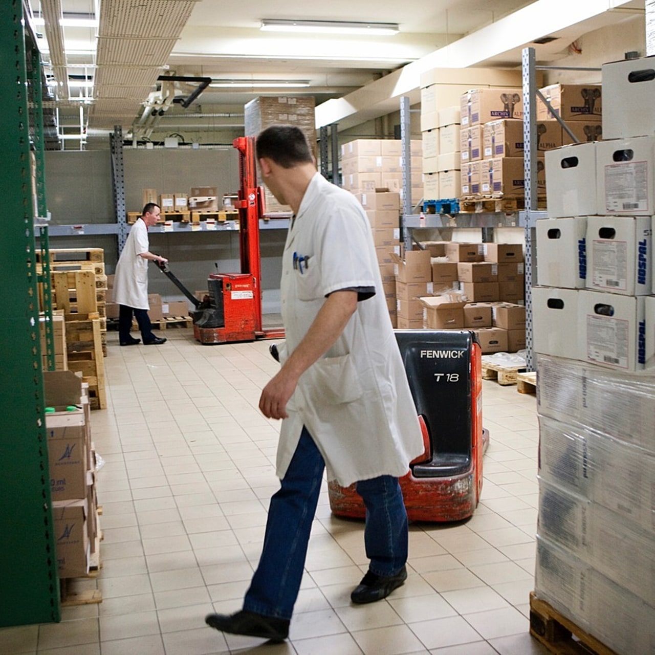 Hors crise, les médicaments et autres produits de santé ne sont pas considérés comme des denrées aériennes prioritaires. Au grand dam des pharmaciens ultramarins, ils peuvent être à tout moment débarqués sur simple décision du commandant de bord avant leur envol de Paris. (Amélie Benoist/Image Point Fr/BSIP)