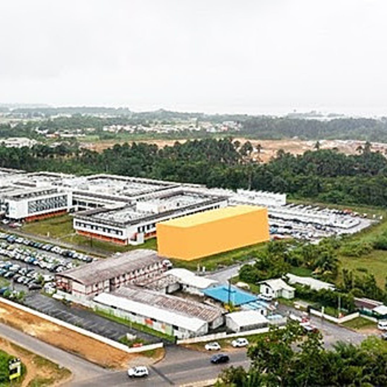 Le futur bâtiment, en jaune, sera installé à proximité immédiate des urgences. (ARS Guyane)