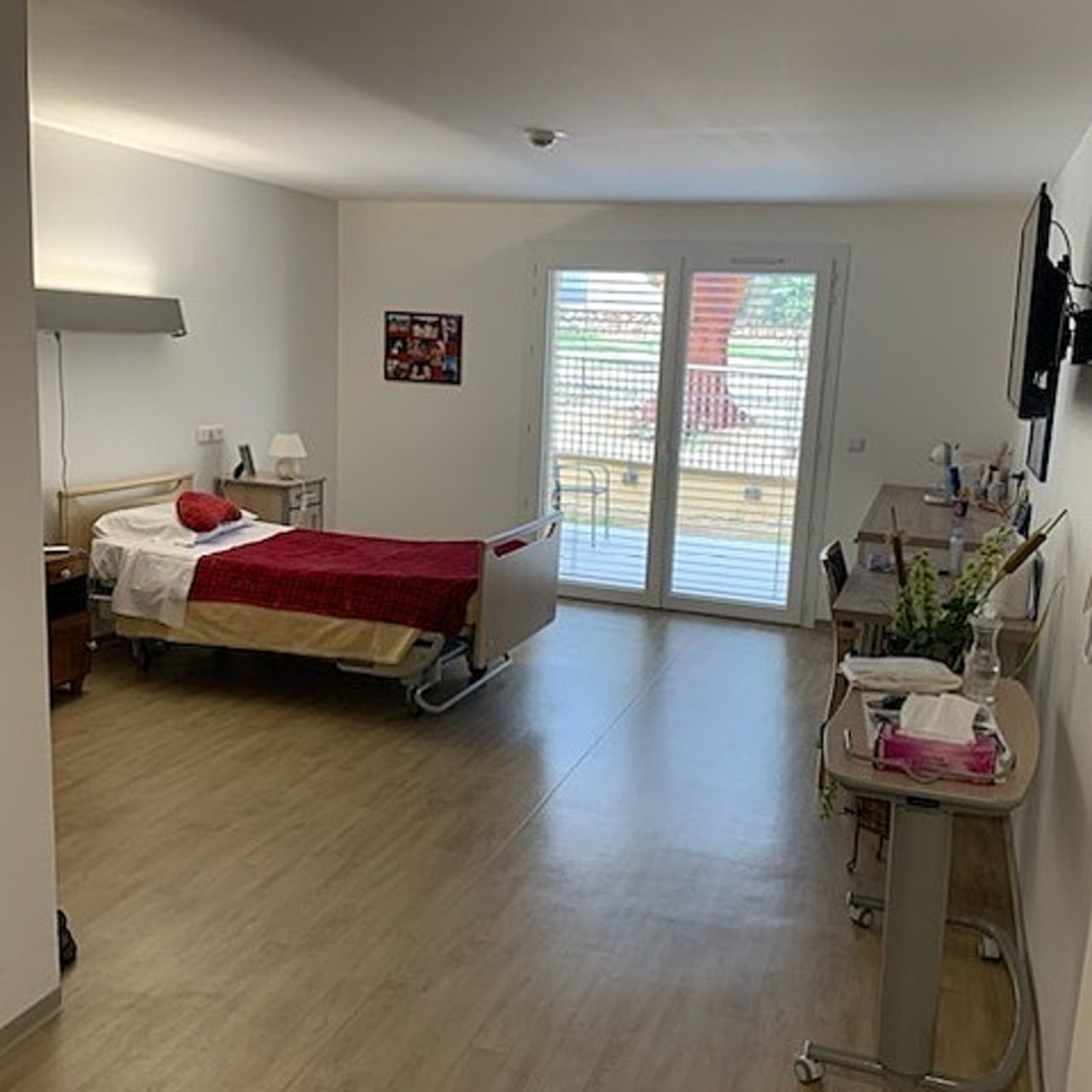 Toutes les chambres rénovées de l'Ehpad disposent d'un espace extérieur. (Nicolas Ballarin/CH de Bonifacio)