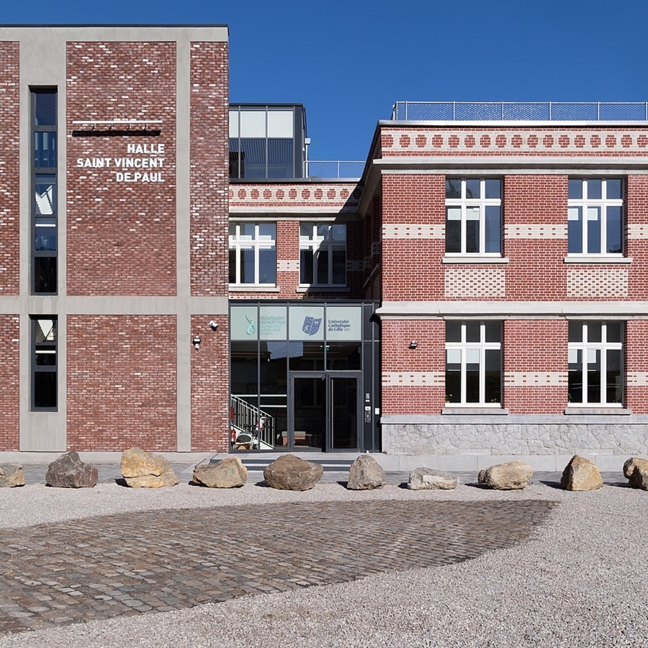 Le terrain industriel précédemment occupé par l'Établissement français du sang offre une perspective d'extension à terme de 16 000 mètres carrés. (Odile Hecquet/GHICL)  