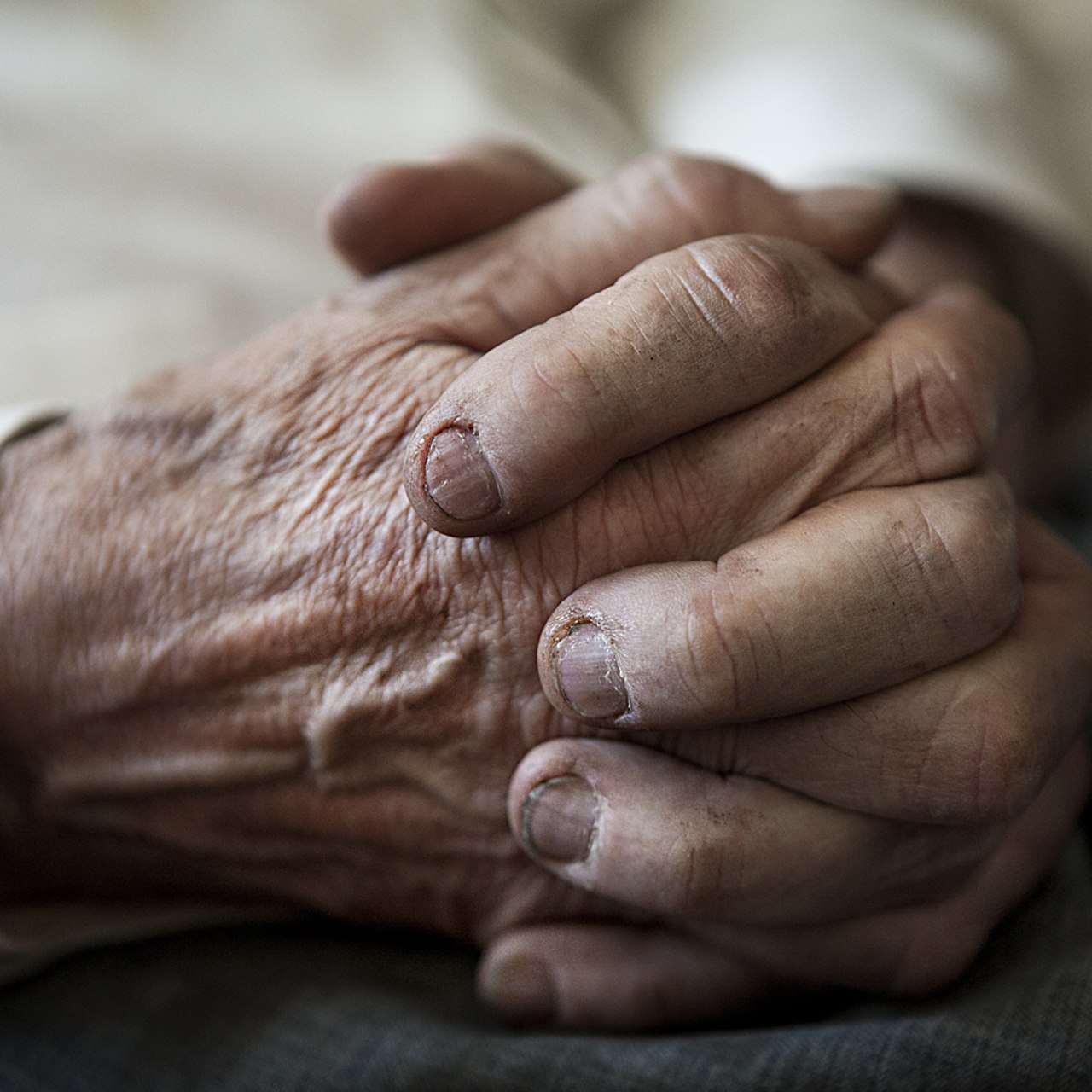 Les signalements de maltraitances à domicile restent difficiles à réaliser. (Amélie Benoist/Image Point FR/BSIP)