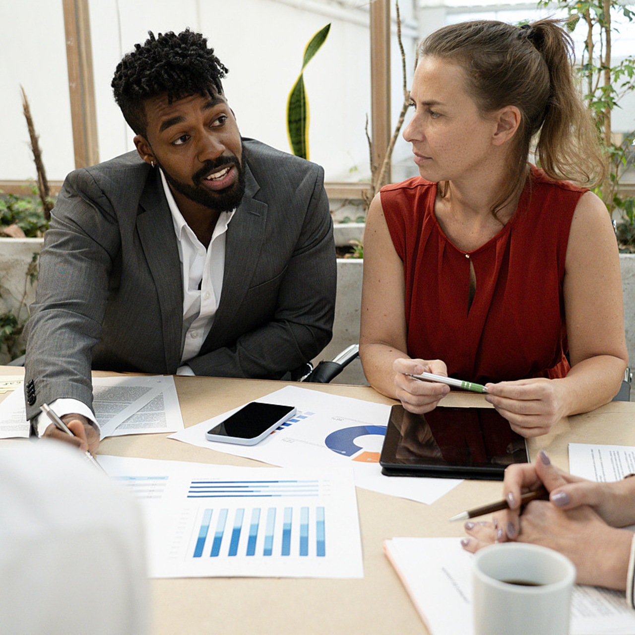 Le baromètre de l'engagement mesure l'évolution des employeurs sur cinq thématiques depuis l'appel des "employeurs engagés" de 2022. (Altopress/Photoalto/BSIP)
