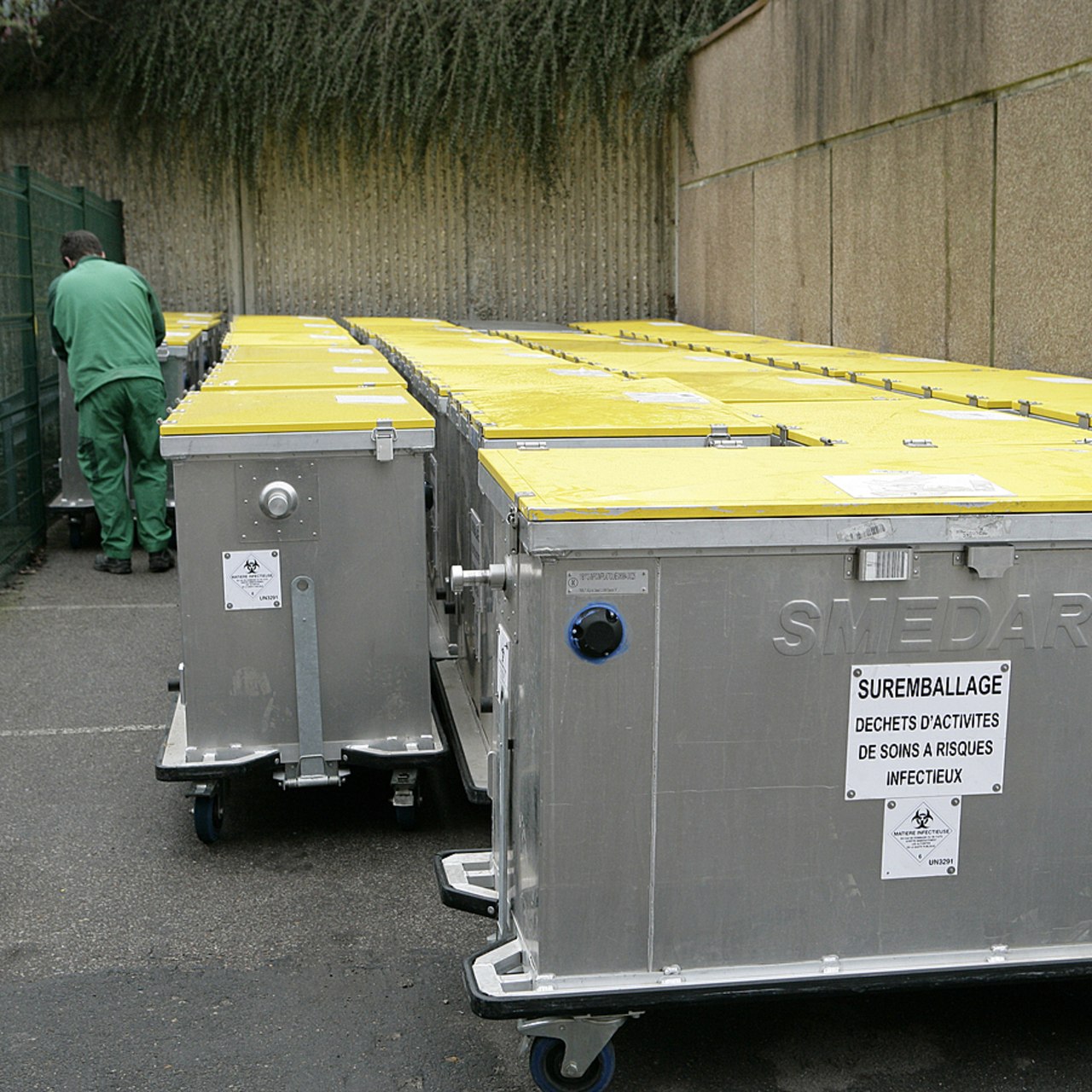 La filière de tri du carton est la mieux développée au sein des établissements, comparée aux autres types de déchets. (Chassenet/BSIP)