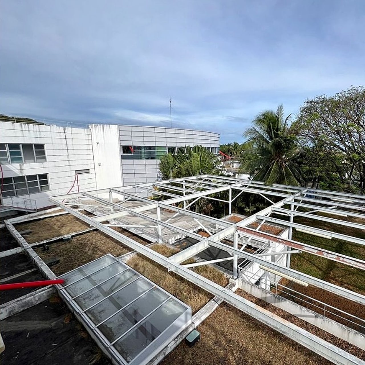 À lui seul, le renforcement structurel de la rotonde, un bâtiment adjacent à l'édifice principal de l'hôpital polynésien, nécessite 6,3 M€ d'investissement. (CHPF/PPL)