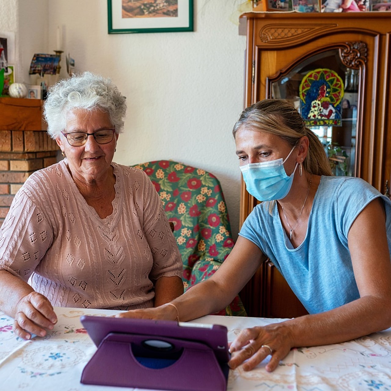 Entre services d'aide et de soins, la réforme est asymétrique. (Morcillo/BSIP)