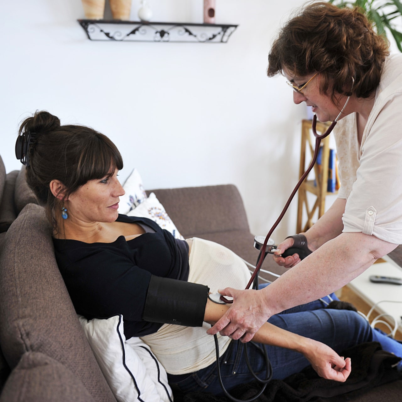 Les sages-femmes libérales doivent être intégrées à l'organisation de l'activité d'HAD ante et post-partum, tout comme les maternités et les gynécologues obstétriciens. (DPA picture alliance/BSIP)