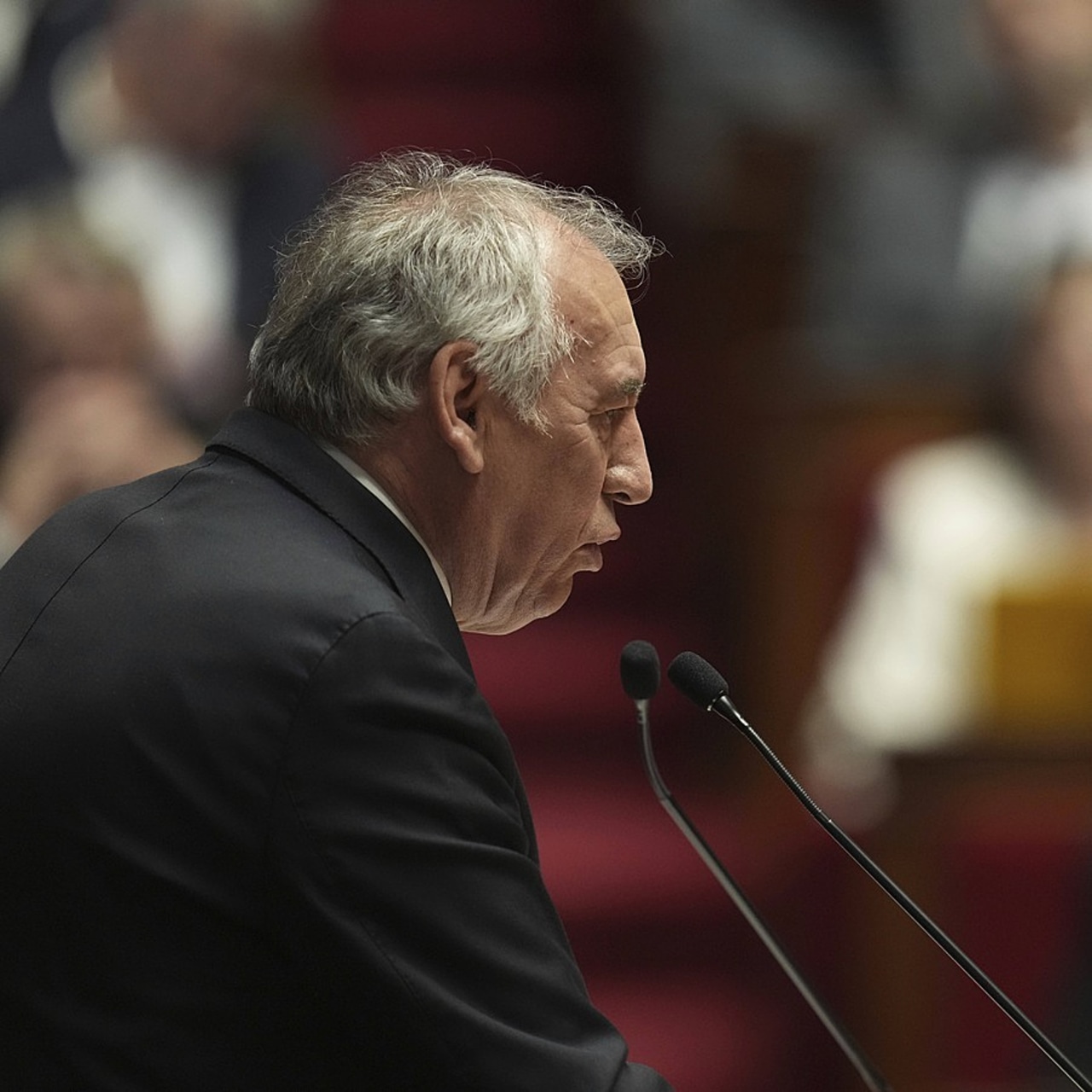 François Bayrou dotera chacun de ses ministres d'une feuille de route, partagée avec le Parlement et le Conseil économique, social et environnemental. (Thibault Camus/AP/Sipa)