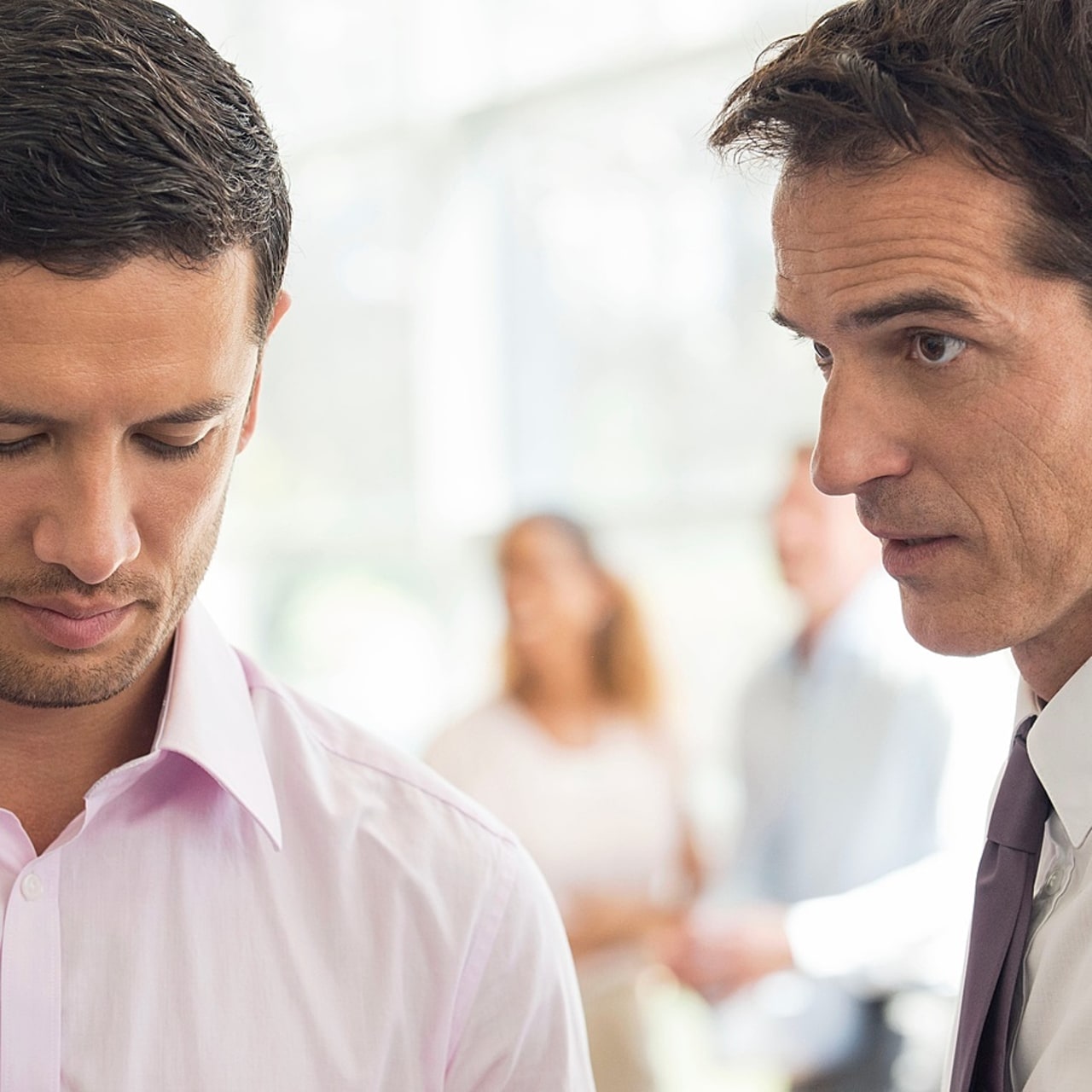 Le classement des directeurs d'hôpital chefs d'établissement en trois groupes de postes fonctionnels n'a pas été actualisé depuis septembre 2023. Leurs collègues du médico-social et directeurs des soins sont quant à eux toujours en attente pour un dispositif qui souffre des mêmes maux. (Altopress/PhotoAlto/BSIP)