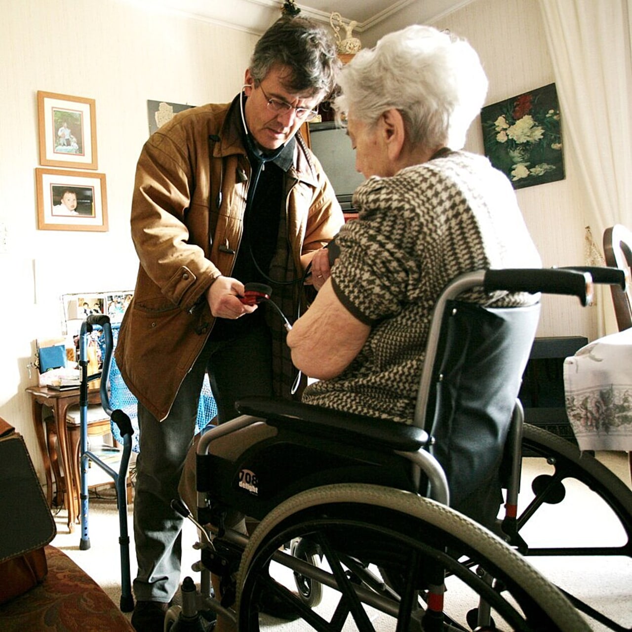 Selon les premiers résultats de l'enquête Phèdre, 13% des aides techniques ne sont en effet pas achetées dans le cadre du plan d'aide. (Garo/Phanie)