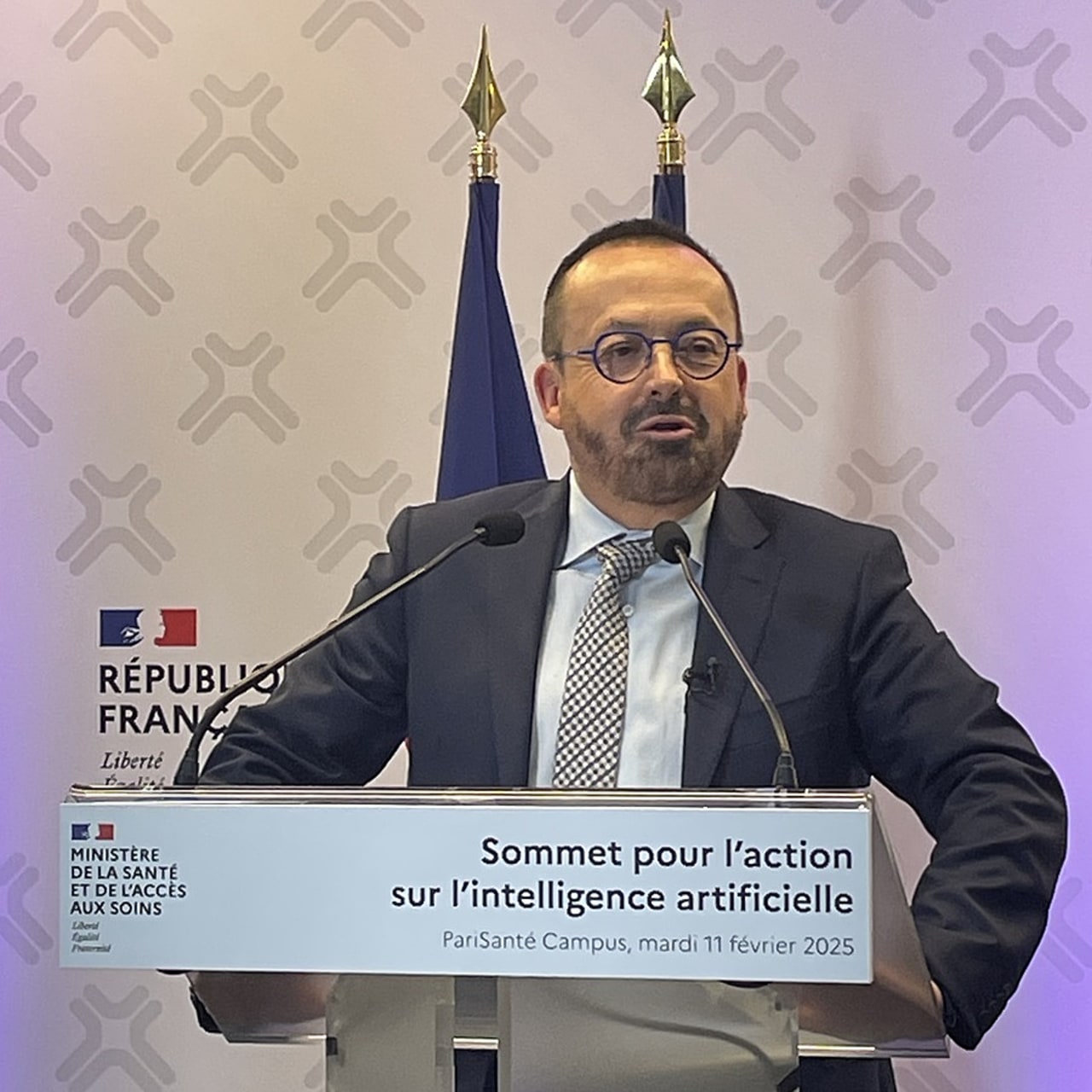 Yannick Neuder, ministre chargé de la Santé et de l'Accès aux soins, promet la rédaction concertée d'une stratégie de l'intelligence artificielle en santé d'ici l'été. (Jérôme Robillard/Hospimedia)