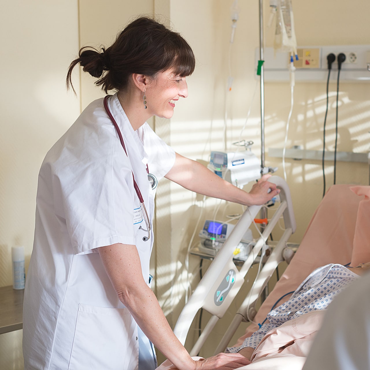 La force d'appui en personnels expérimentés en cancérologie permettrait de combler plus facilement les besoins en ressources humaines des établissements d'outre-mer, qui manquent notamment de chirurgiens et de radiologues interventionnels. (A. Noor/Image Point FR/BSIP)