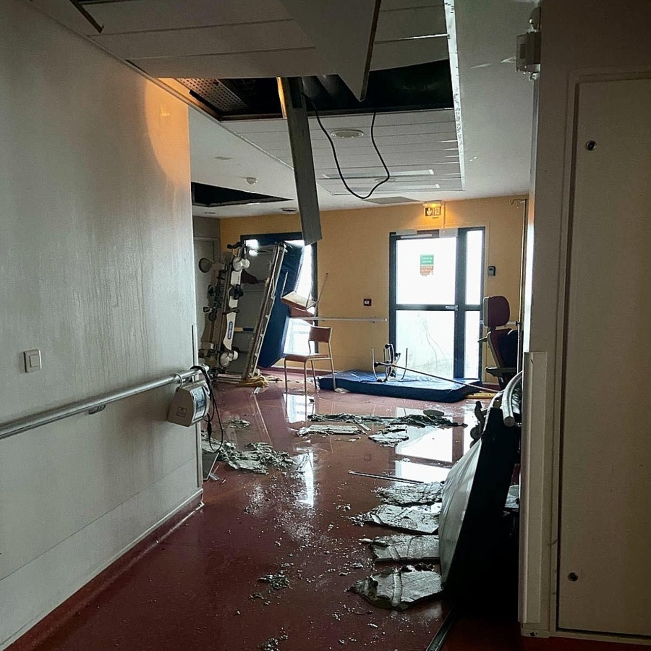 Que ce soit sur le site nord du CHU à Saint-Denis ou plus à l'est à Saint-Benoît au niveau du groupe hospitalier Est-Réunion, le cyclone Garance a fortement mobilisé les équipes et les dégâts sont palpables. (CHU La Réunion)