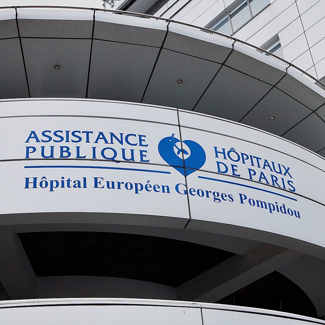 Pour éviter à l'AP-HP de devoir se confronter demain à d'autres CHU, l'ARS lui conseille vivement de relancer sa politique conventionnelle avec les GHT franciliens et d'implanter sur le terrain de véritables équipes hospitalo-universitaires. (LPN/Image Point FR/BSIP)