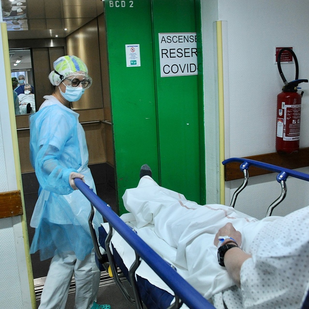 Oubliée les années Covid. En 2024, l'activité hospitalière a retrouvé son plein essor avec des séjours en hausse 4,6% dans les établissements publics de santé. Surtout, cette dynamique continue sur l'ambulatoire s'étend désormais aux nuitées. (Pascal Bachelet/BSIP)