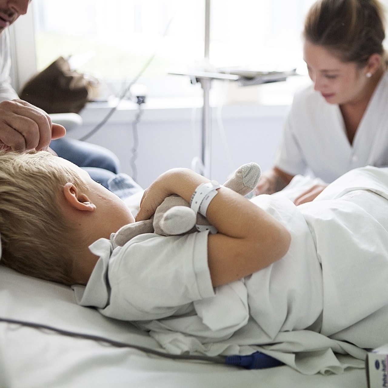 Le stage des futurs infirmiers en pédiatrie sera obligatoire dans le nouveau référentiel de formation. Une prescription qui impose aux établissements de santé et aux instituts de formation de se rapprocher pour permettre l'accueil des étudiants. (Amélie Benoist/Image point FR/BSIP)
