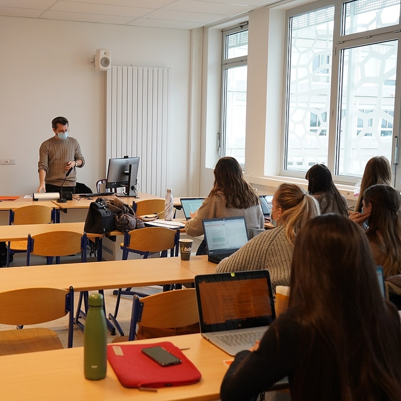La formation actuelle sur les demandes de mort des patients reste insuffisante à l'heure actuelle. Une situation qui pourrait faciliter l'accès à une aide à mourir plutôt que de chercher de nouvelles solutions à la souffrance ressentie par le patient. (Tremelet/Image point FR/BSIP)
