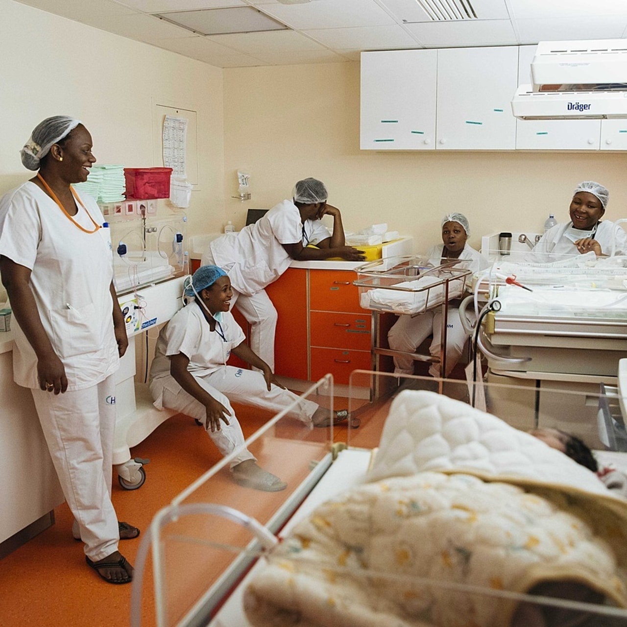 L'Inspection générale des affaires sociales et celle de l'éducation, du sport et de la recherche vont évaluer "l'opportunité, la faisabilité et les modalités de mise en œuvre" à Mayotte d'une première année d'accès aux études de santé et d'une formation en maïeutique. (Joly Lewis/Sipa)