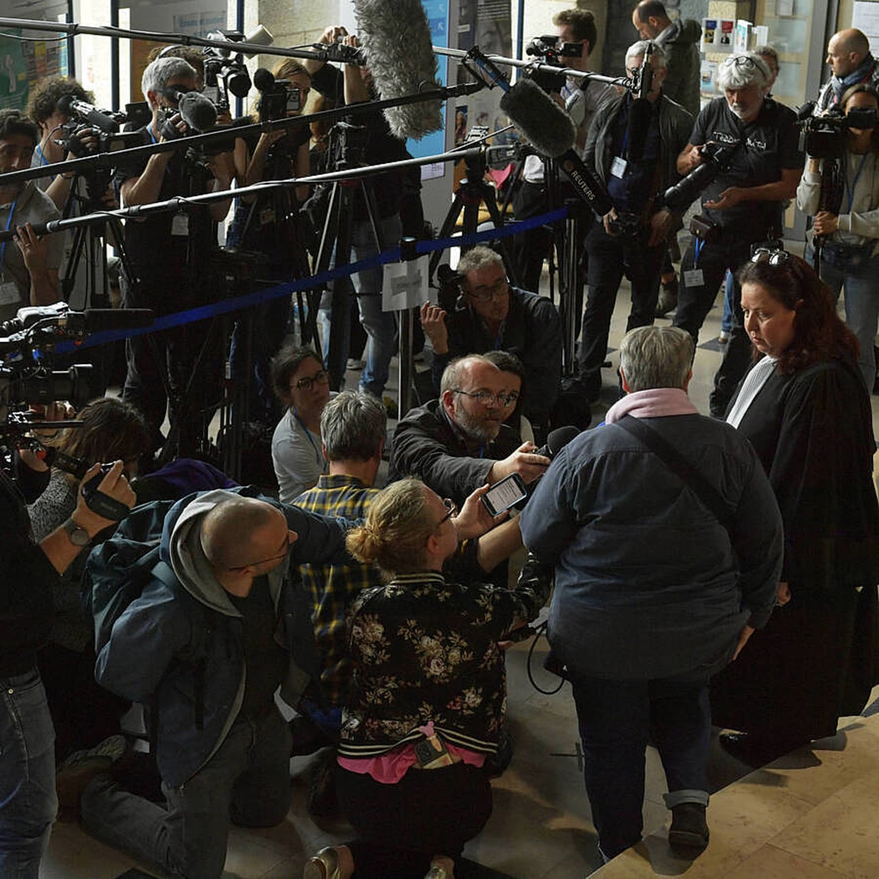 À l'issue du prononcé du jugement, l'un des avocats de l'ancien chirurgien pédocriminel annonce que Joël Le Scouarnec ne fera pas appel de sa condamnation. (Mathieu Pattier/AP/Sipa)