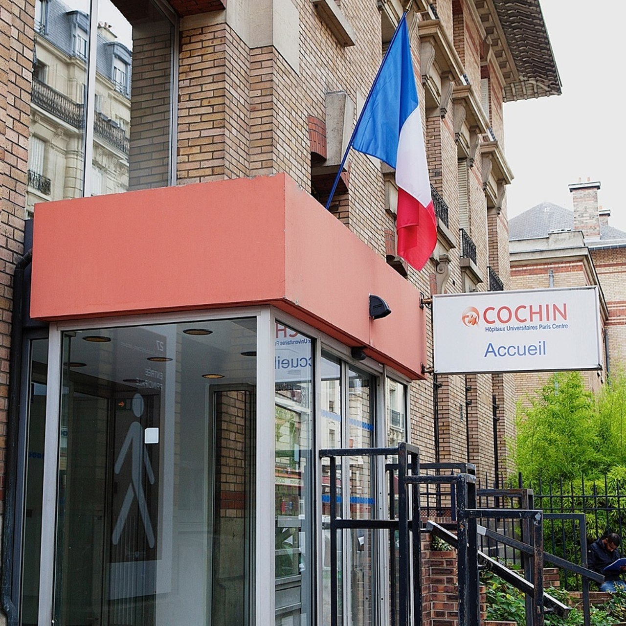 Tout plutôt que La Collégiale et dans l'idéal l'ancienne crèche de Cochin. C'est ce pour quoi militent les personnels de l'unité de psychiatrie et d'addictologie, qui doit quitter cet été le pavillon Tarnier. Le bras de fer n'en finit pas avec l'AP-HP. (LPN/Image Point FR/BSIP)