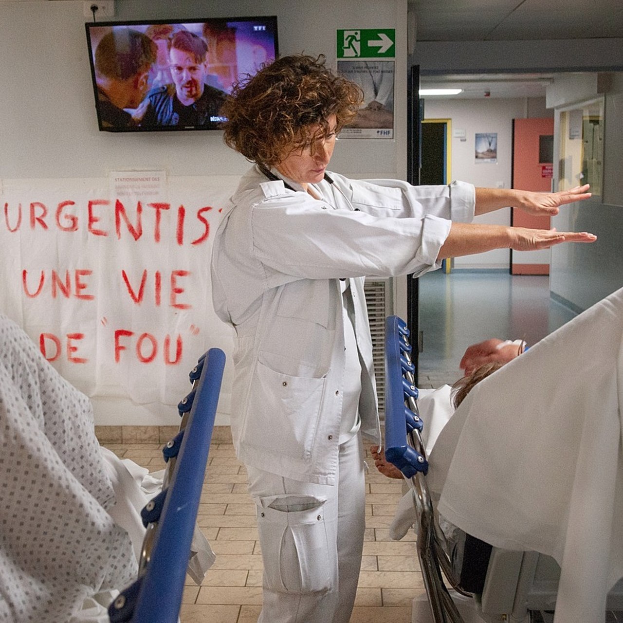 Vingt-quatre heures. Ce peut être moins mais pas plus. Ce bornage maximal du travail de l'urgentiste est sa raison d'être. Dans ce temps contraint, ce spécialiste des flux de patients trie, diagnostique, traite et orienter en cas de risque vital immédiat ou à court terme. (Pascal Bachelet/BSIP)