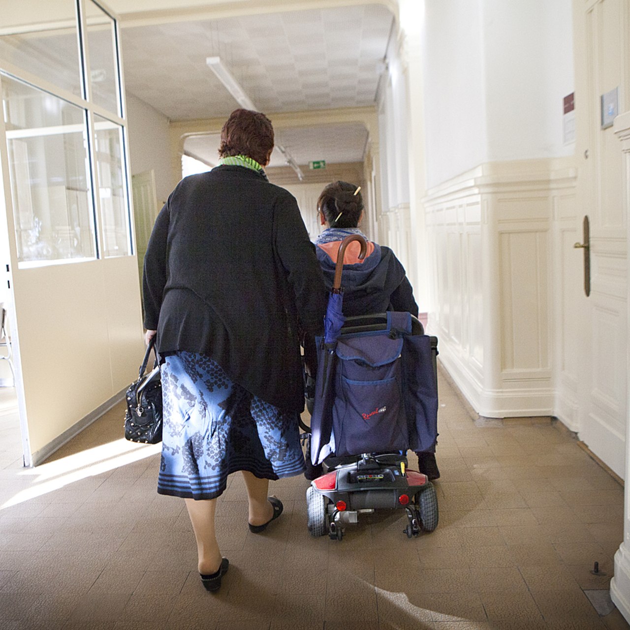 Pour les parents, l'école reste un idéal et le médico-social d'abord vécu comme un déclassement. (Amélie Benoist /Image Point FR/BSIP)