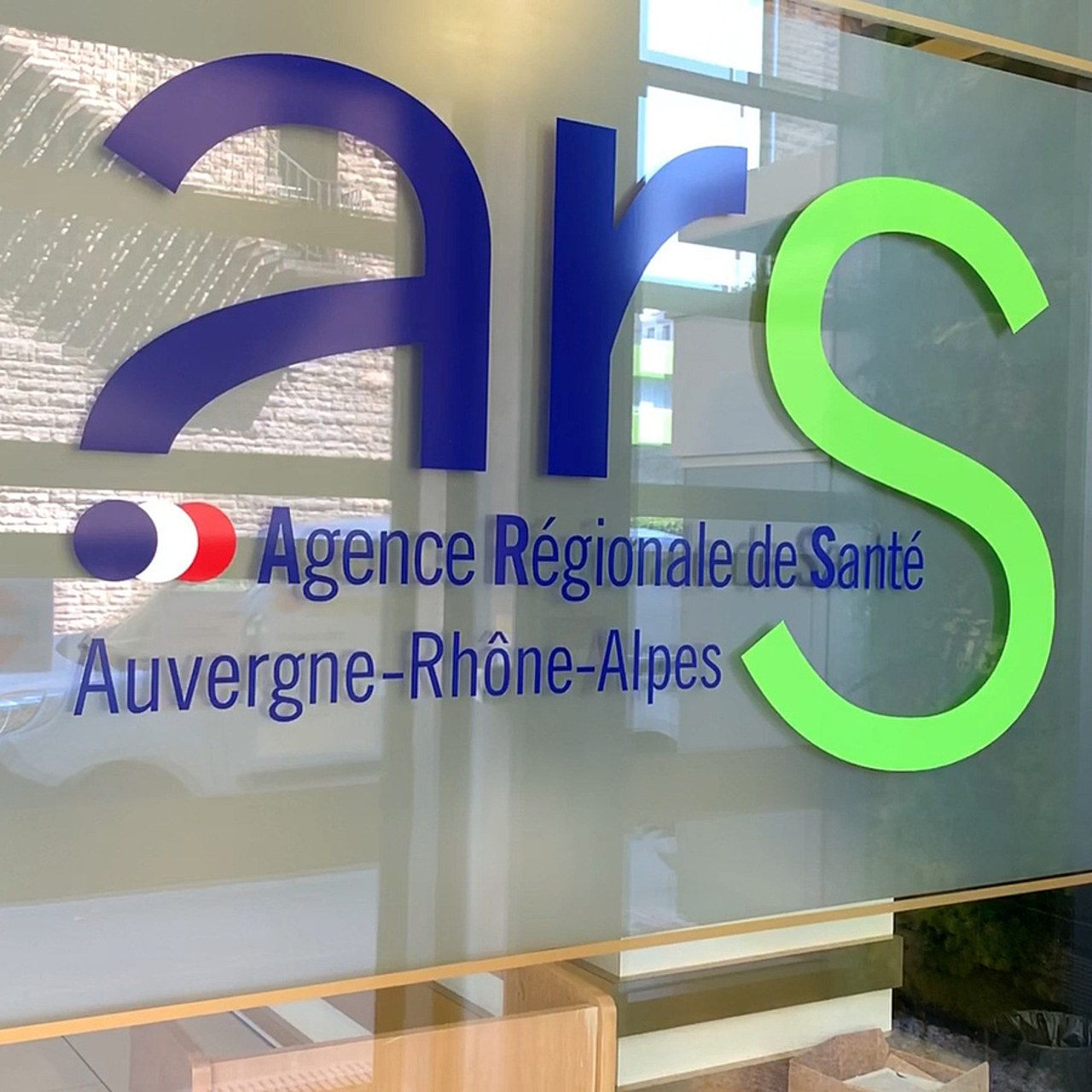 L'organisation proposée par les sénateurs vise à articuler une chaîne de commandement  unifiée (ministère-préfet de région-préfet de département) tout en  maintenant un échelon de coordination régionale. (Agathe Moret/Hospimedia)