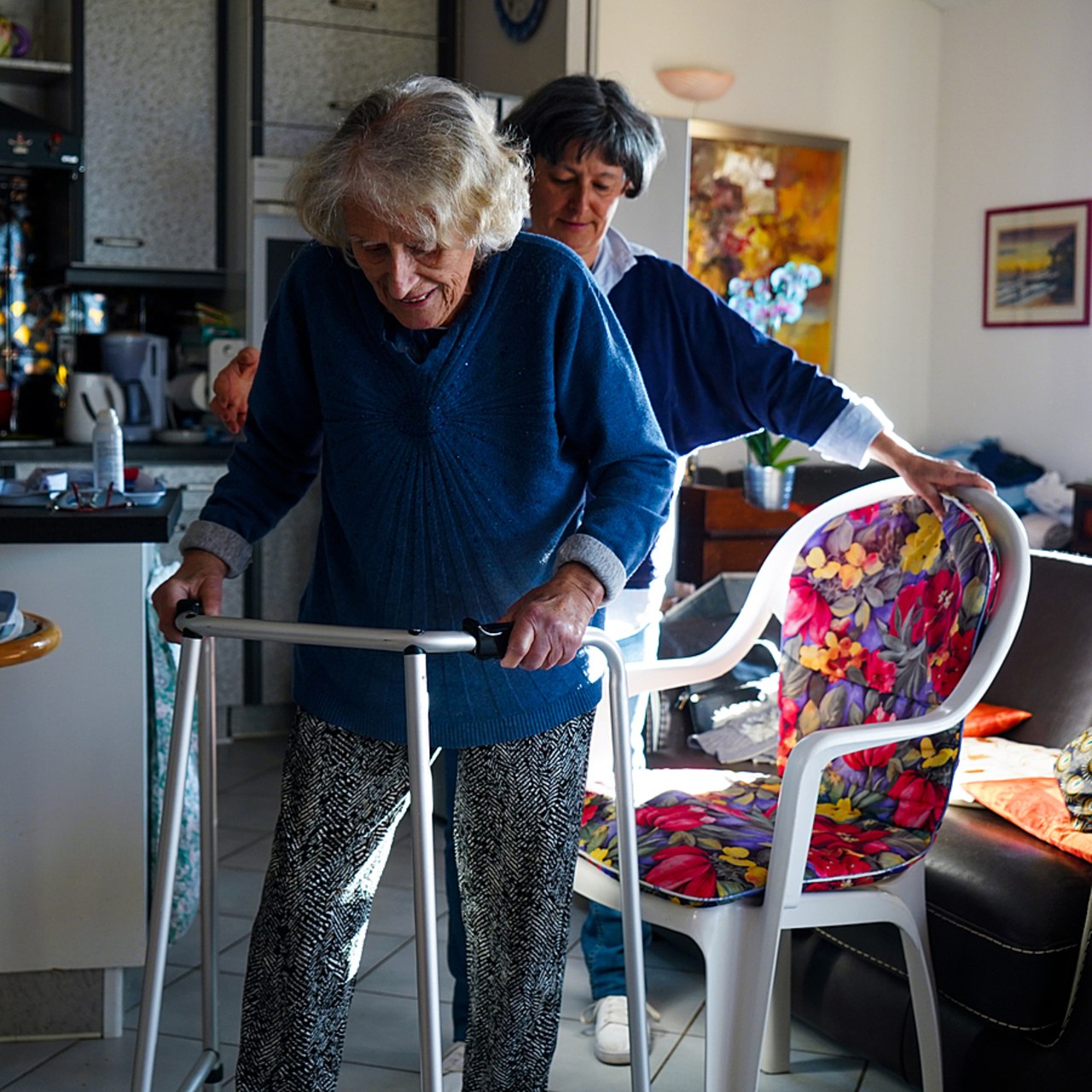 Le maintien à domicile pour les personnes en perte d'autonomie nécessite des professionnels formés à la prévention. (Tremelet/Image Point FR/BSIP)