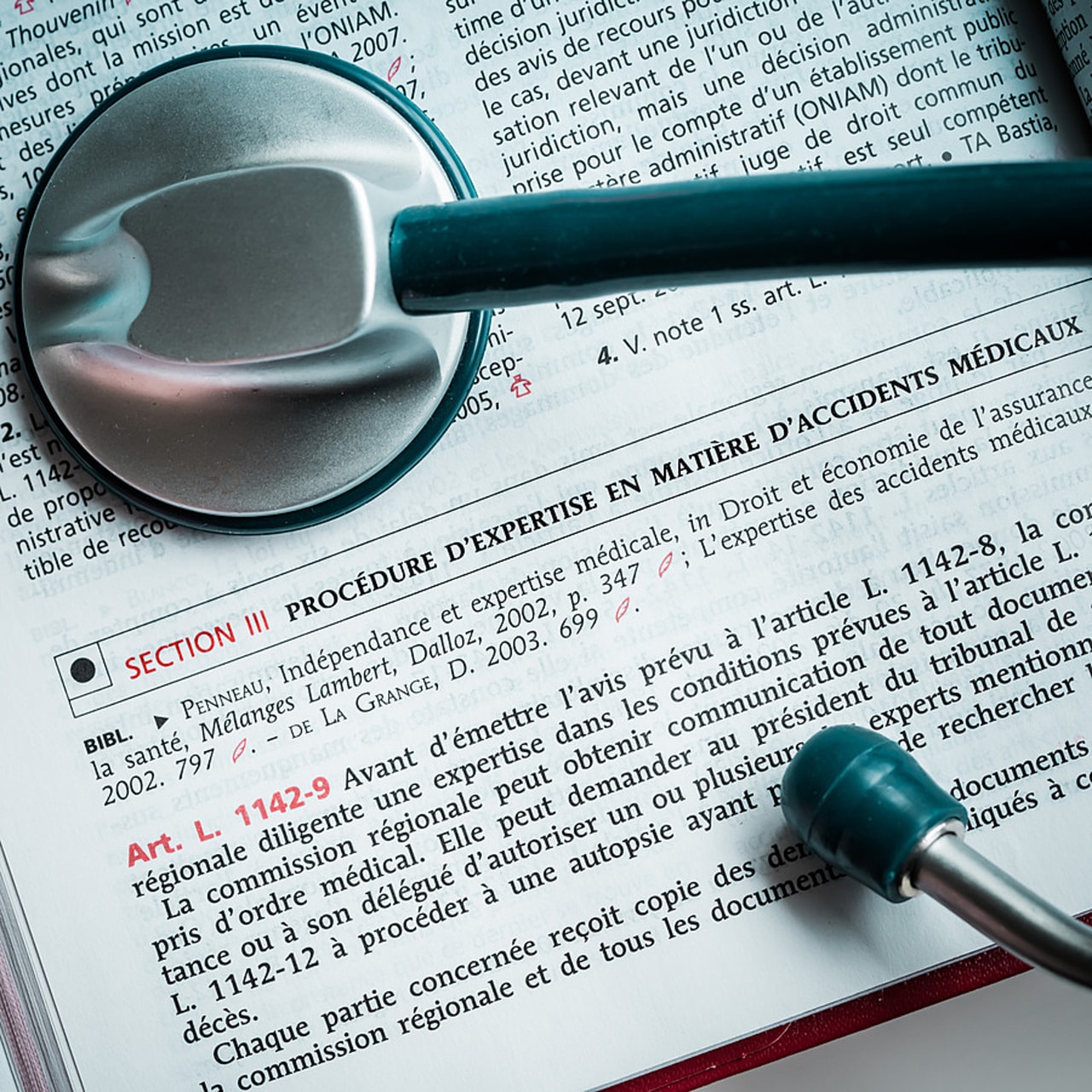 Plus de 3 500 missions d'expertises ont été diligentées par les commissions de conciliation et d'indemnisation en 2024. (Voisin/Phanie)