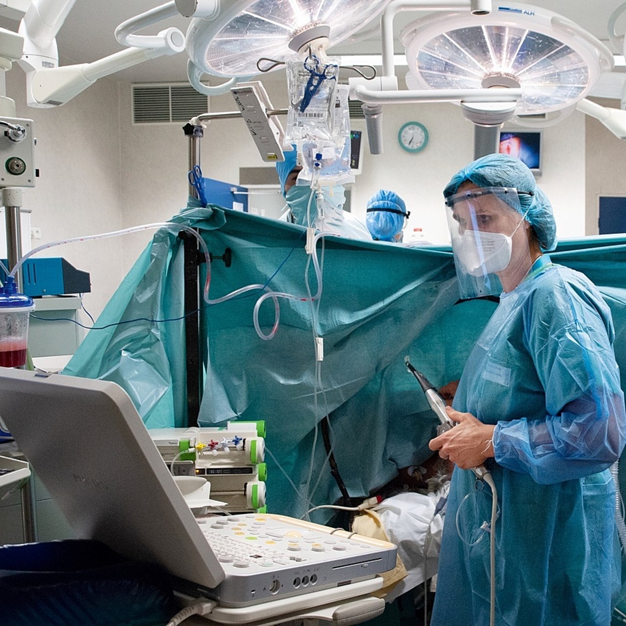 Sur le terrain, les hôpitaux publics ont jusqu'au 31 octobre pour présenter à l'ARS leur projet de forfaitisation des astreintes médicales à domicile. Les directions disposent d'une marge d'appréciation mais la cohérence territoriale est de rigueur. (Pascal Bachelet/BSIP)