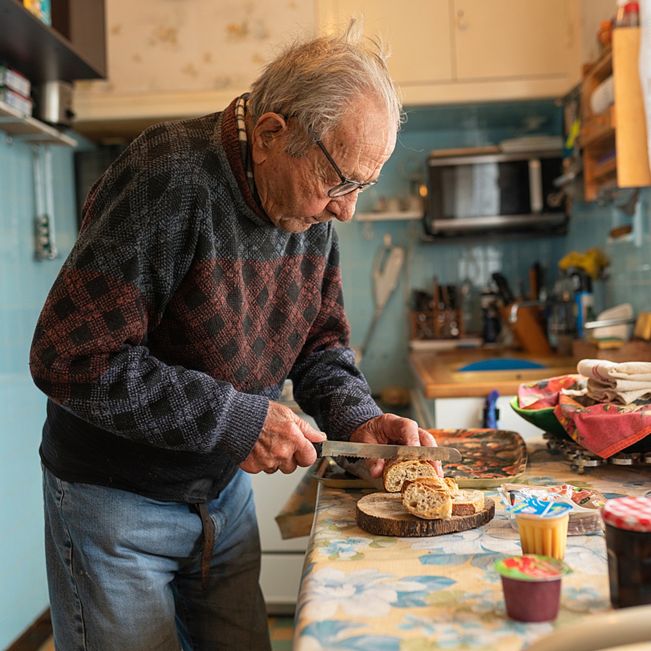 27% des personnes âgées à domicile se font livrer des repas par un service de portage à domicile entre une fois par semaine et tous les jours, d'après le baromètre de l'Institut nutrition. (Morcillo/BSIP)