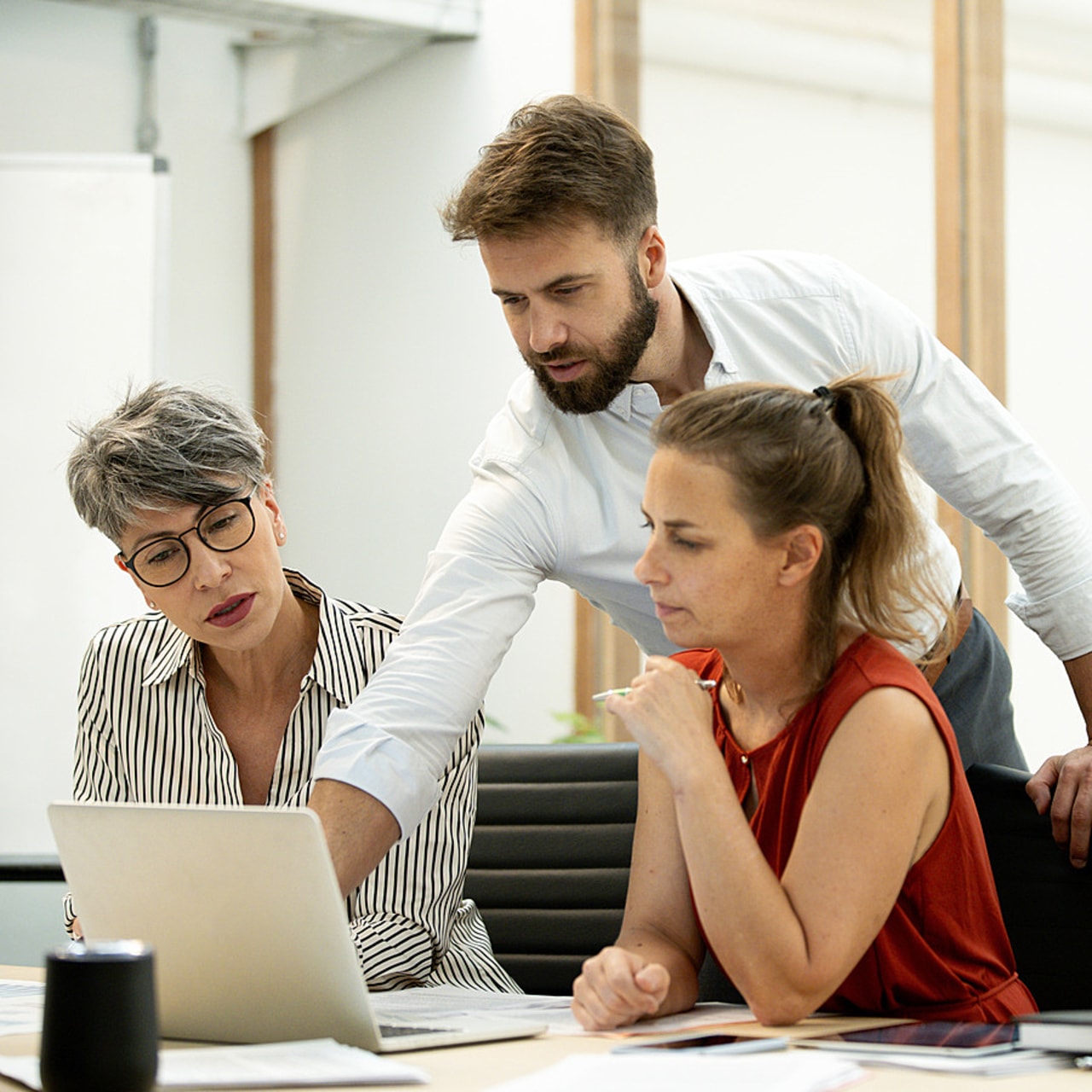 L'autonomie des aides à domicile leur permet de gérer leur temps de travail mais ces nouvelles compétences ne sont pas toujours rémunérées. (Altopress/Photoalto/BSIP)