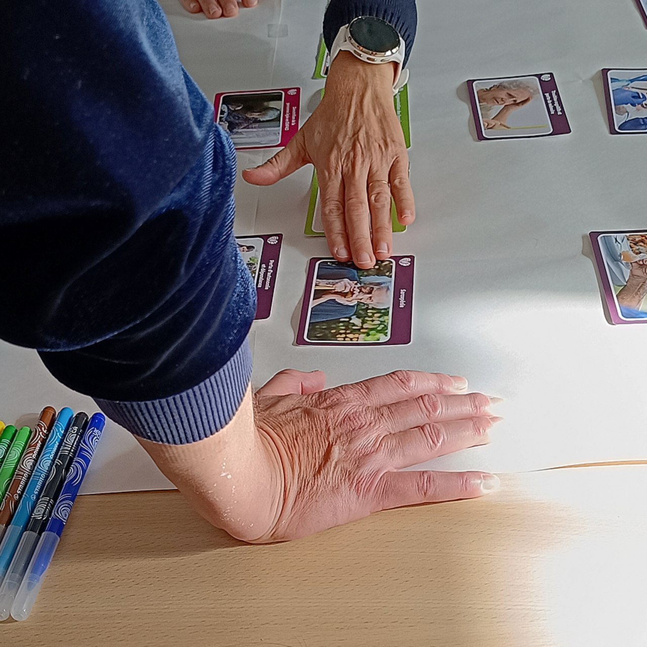 Les cartes de la fresque de la dénutrition se complètent une à une. (Lydie Watremetz/Hospimedia)