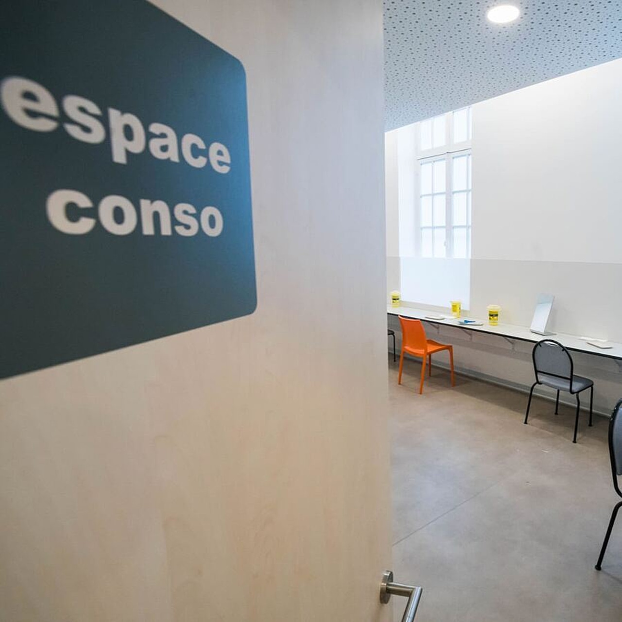 Les haltes soins addictions, dont la pérennisation est très attendue par les acteurs de la réduction des risques, devraient encore être expérimentées pendant deux ans. Le Gouvernement souhaite temporiser avant de statuer sur l'avenir de ces dispositifs. (Voisin/Phanie)