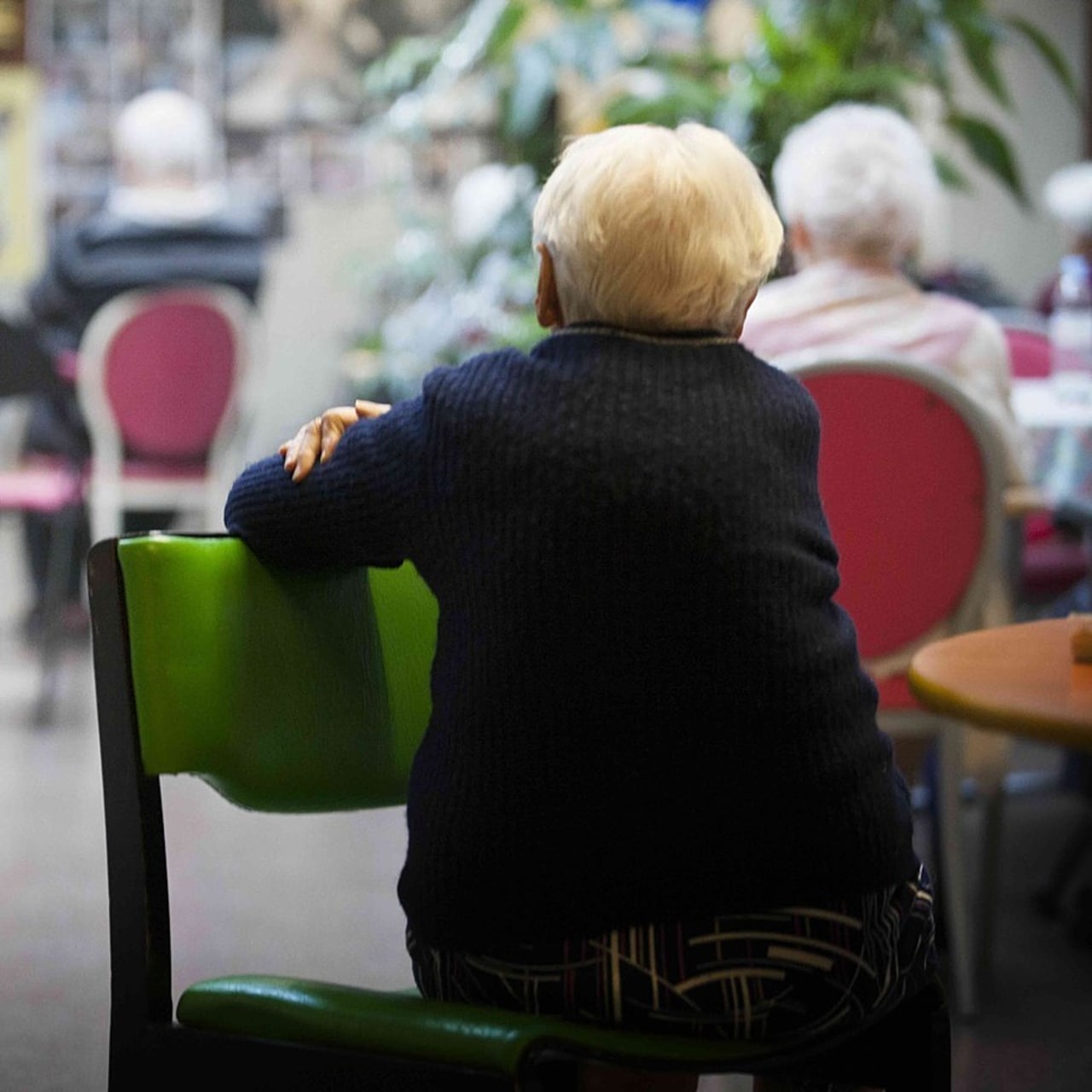 Selon l'enquête Ehpa 2023 de la Drees, 85% de personnes accueillies en établissement d'hébergement n'ont pas ou plus de conjoint. (Amélie Benoist/Image Point FR/BSIP)