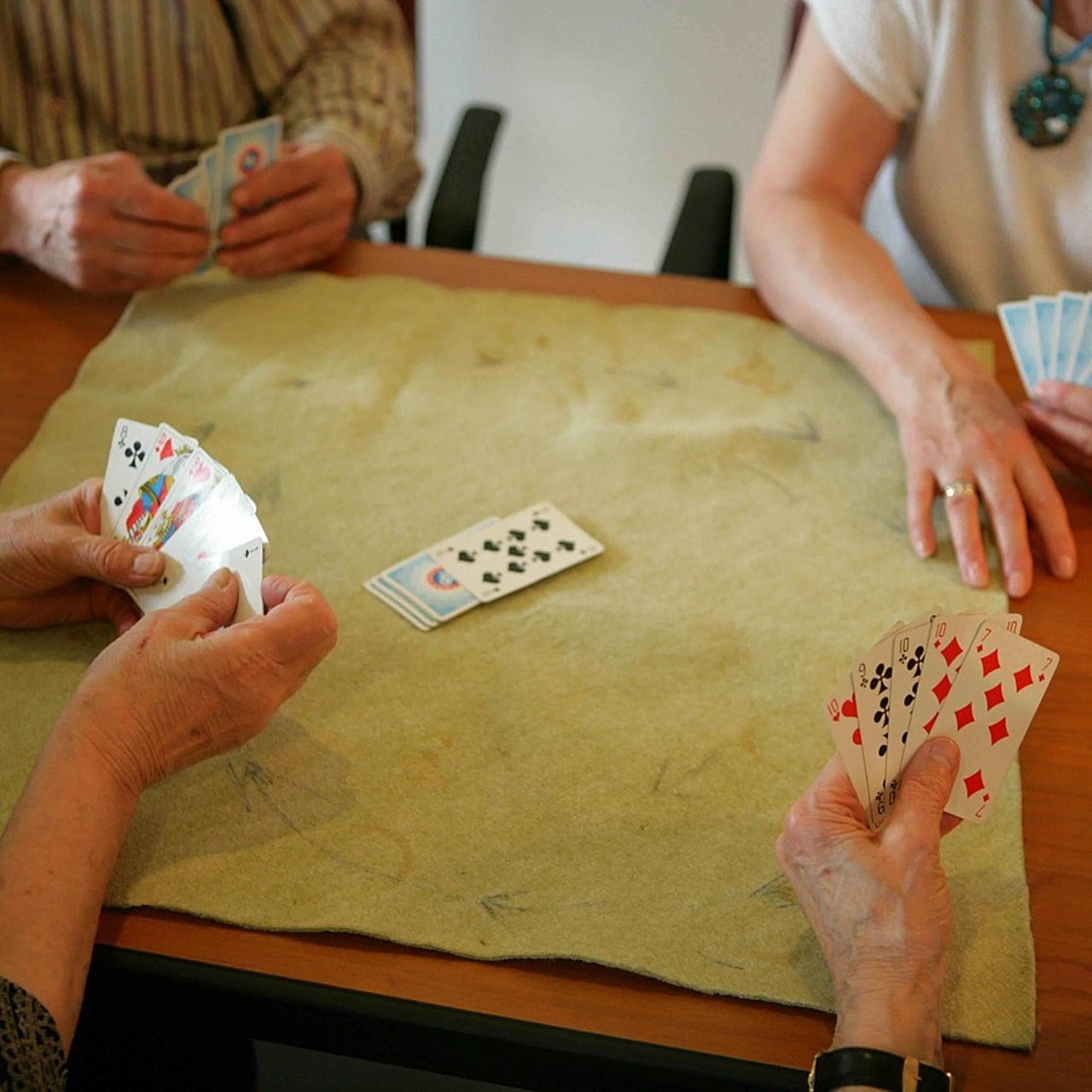 Dans l'idéal, la coopération de tous les protagonistes des Ehpad doit permettre d'articuler le projet d'animation avec le projet d'établissement et le projet de vie de chaque résident. (Furgolle/Image Point FR/BSIP)